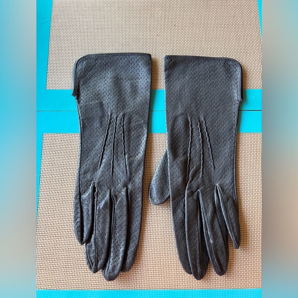 Vintage Women’s Soft Leather Long Gloves Taupe Perforated Size 6,5 Slits Talbots
